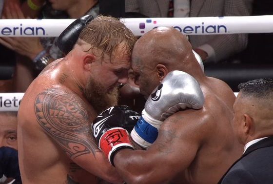 Jake Paul and Mike Tyson at the end of 8 rounds.