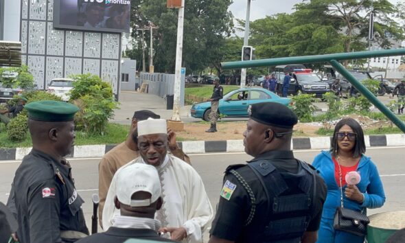 PDP 100th NEC Meeting: Happening Now- Federal Police, @PoliceNG other Security Agencies with the Order of All Progressives Congress (APC), @OfficialAPCNg harassing Board of Trustees members and staff of the Party’s National Secretariat in a bid to stop the scheduled meeting.