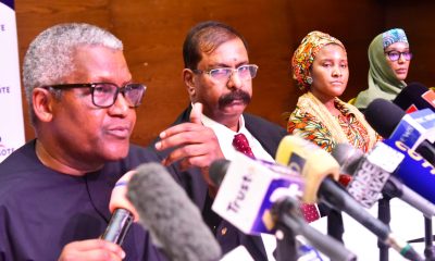 Aliko Dangote urges Nigerians to sell U.S. dollars as refinery boosts naira value.