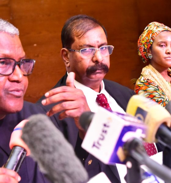 Aliko Dangote urges Nigerians to sell U.S. dollars as refinery boosts naira value.