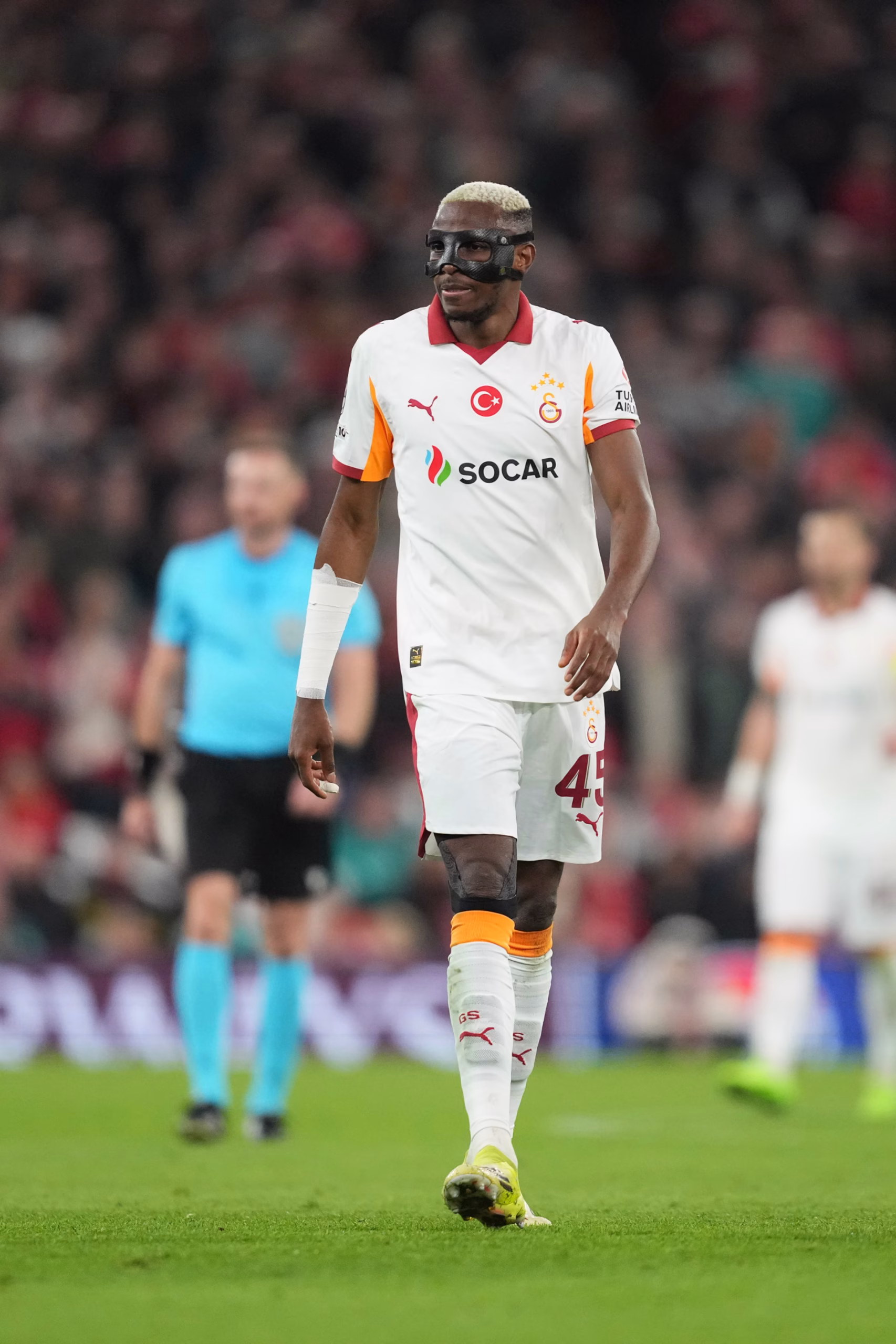 Osimhen Set for Surgery After Arm Fracture in Galatasaray’s 4-0 Loss to Liverpool