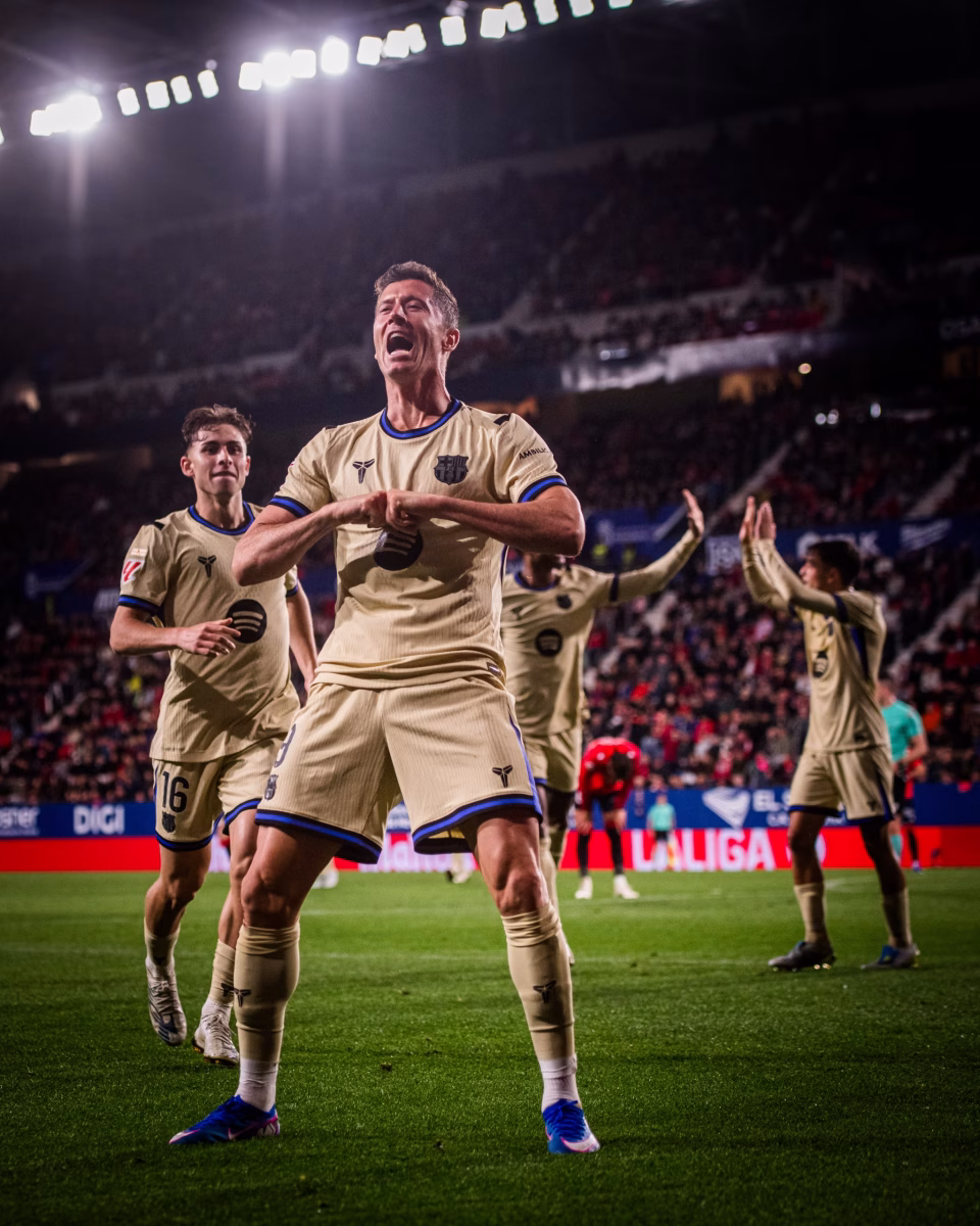 Lewandowski Strikes Late as Barcelona Close in on Championship